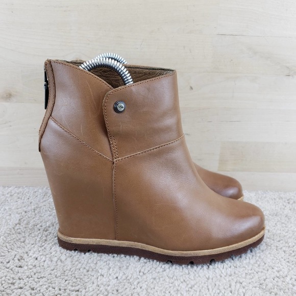 UGG Shoes Ugg Australia Amal Womens Size 6 Tan Brown Wedge